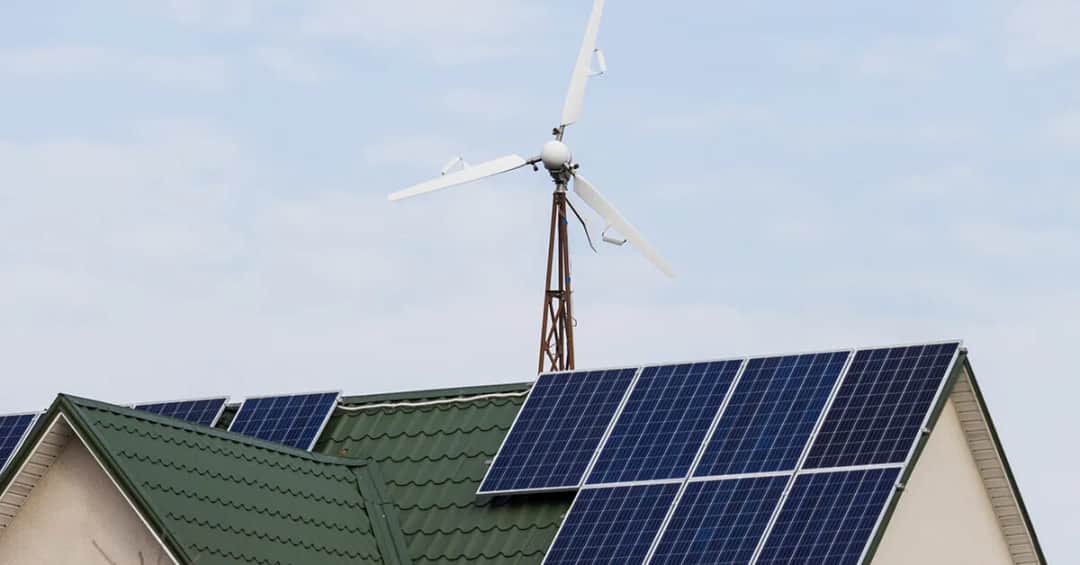 Mini elektrownia wiatrowo słoneczna – oszczędzaj energię i pieniądze